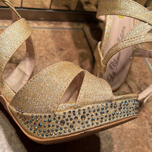 NWT Gold & Rhinestone Platform Heels - Picture 5 of 10